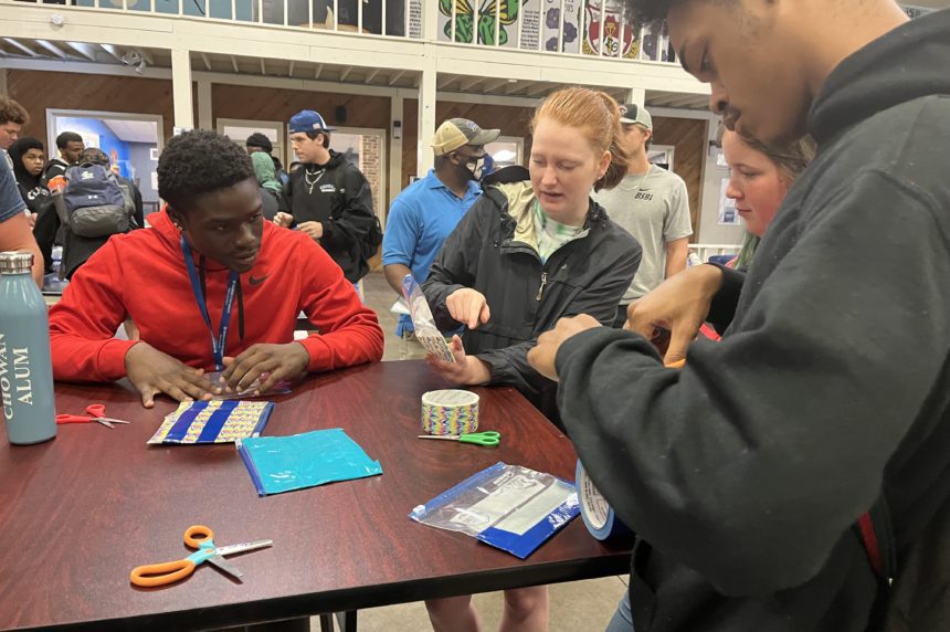 Chowan University Freshmen Serve Together to Help Elementary School Students