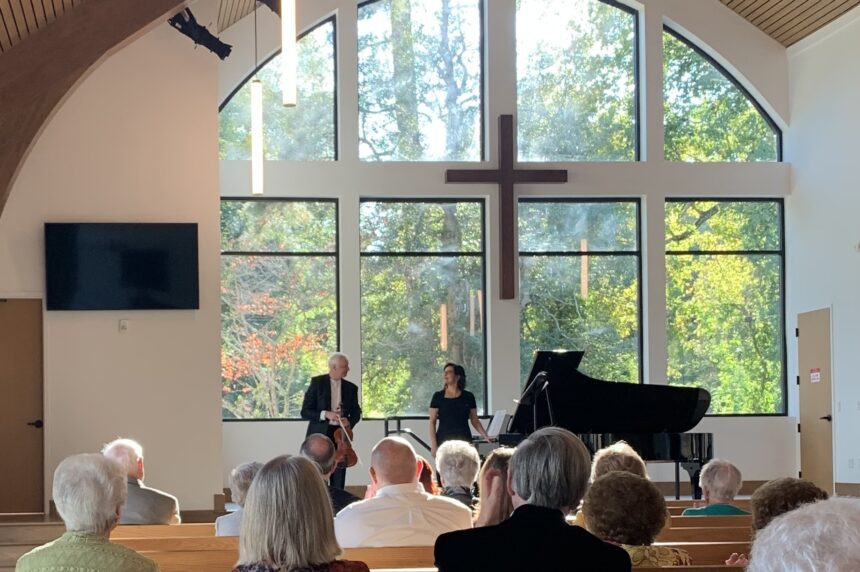 Maja Rajkovió and Dennis Krasnokutsy perform for a crowd